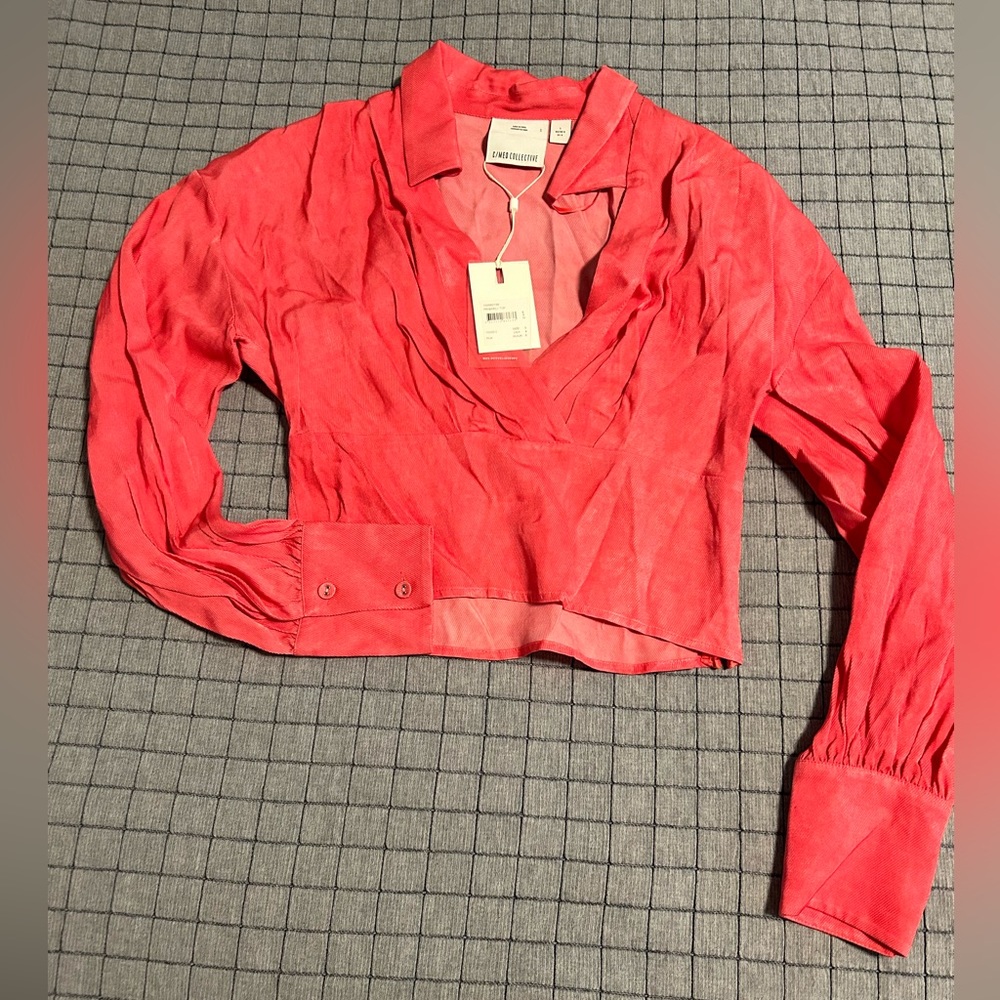New with tags crop top blouse deep V neck with collar